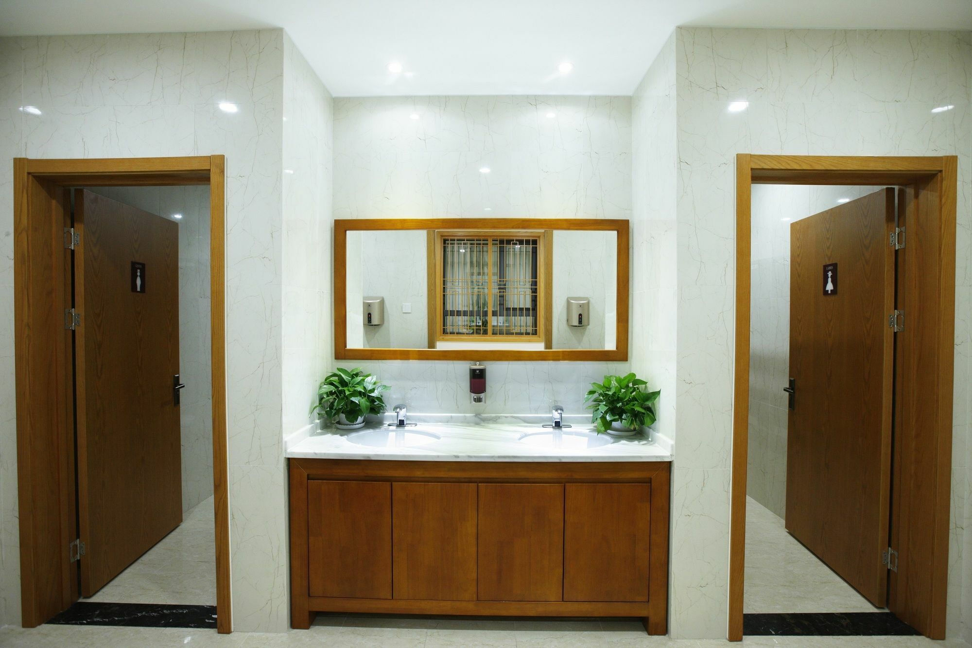 Beijing Dongdan Hotel Near Wangfujing Street,Tian'Anmen Square,The Forbidden City,Free Self-Service Laundry Room Bagian luar foto